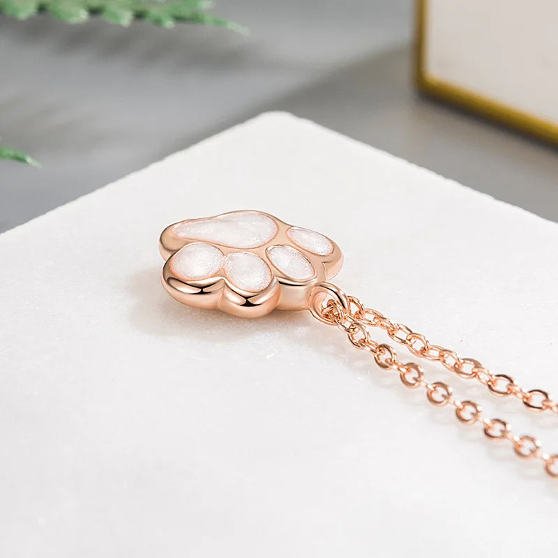 Halskæde med potevedhæng –-symbolsk dyre-jewelry til kvinder