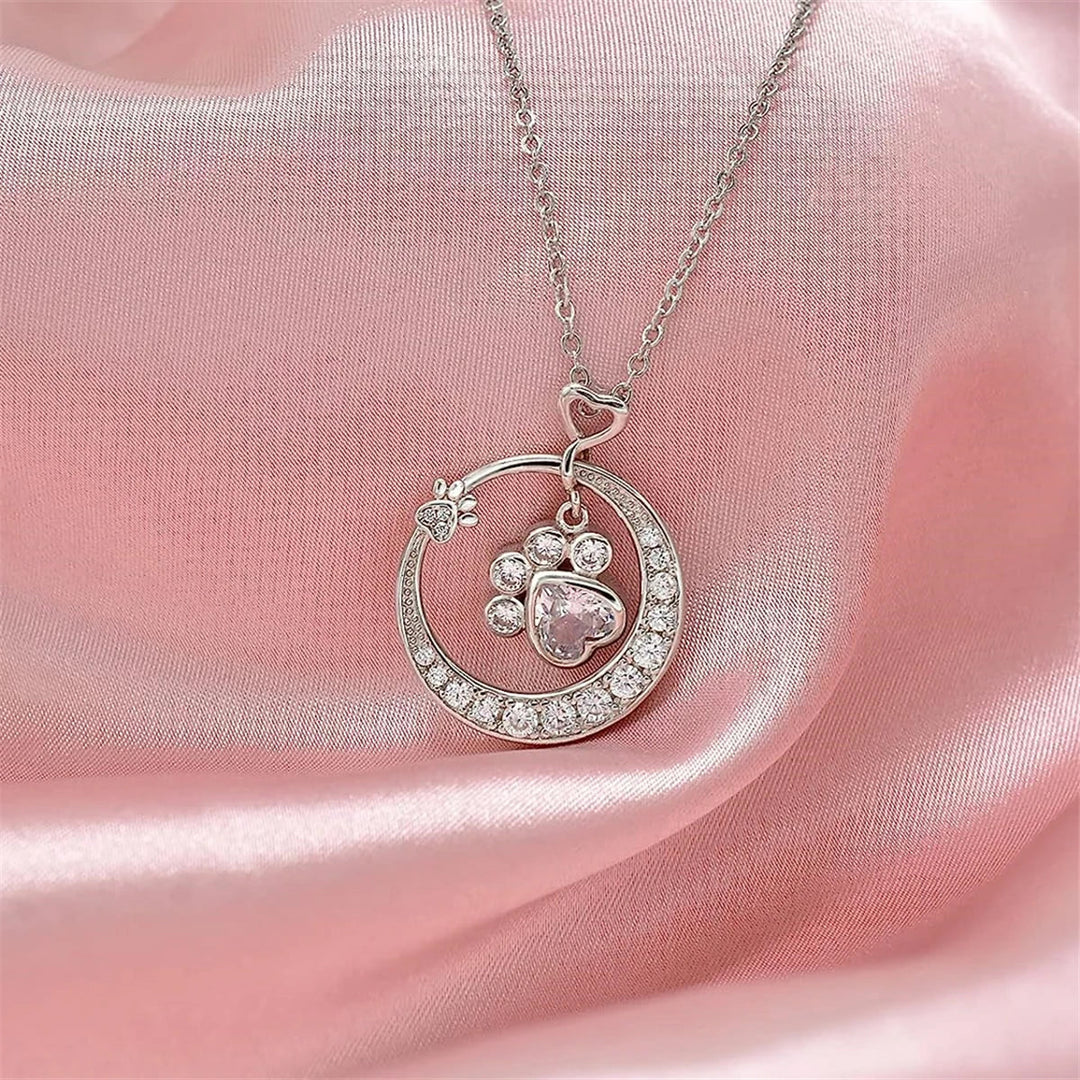 Sødt hundepotehalskæde lavet af sølv med zirkonia